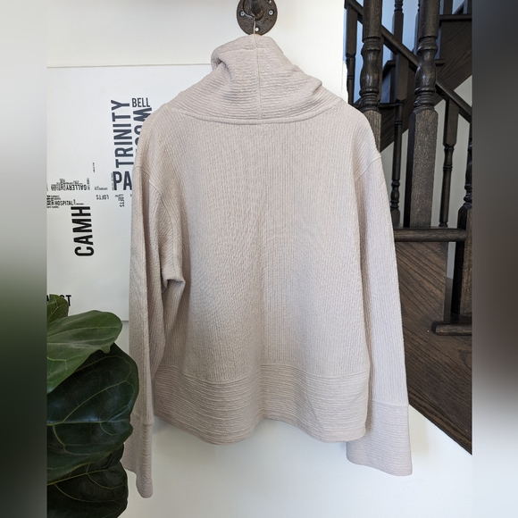 RBX XL cream athletic cowl neck sweater - Picture 4 of 6